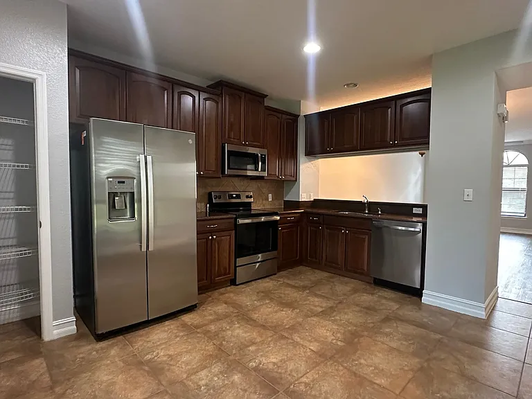 3720 Messina Dr — Photo 15