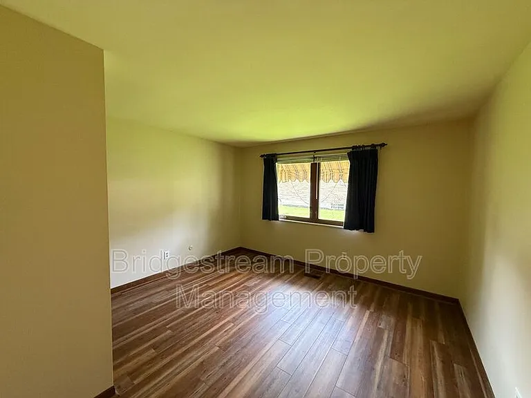 2135 E Rahn Rd — Photo 14
