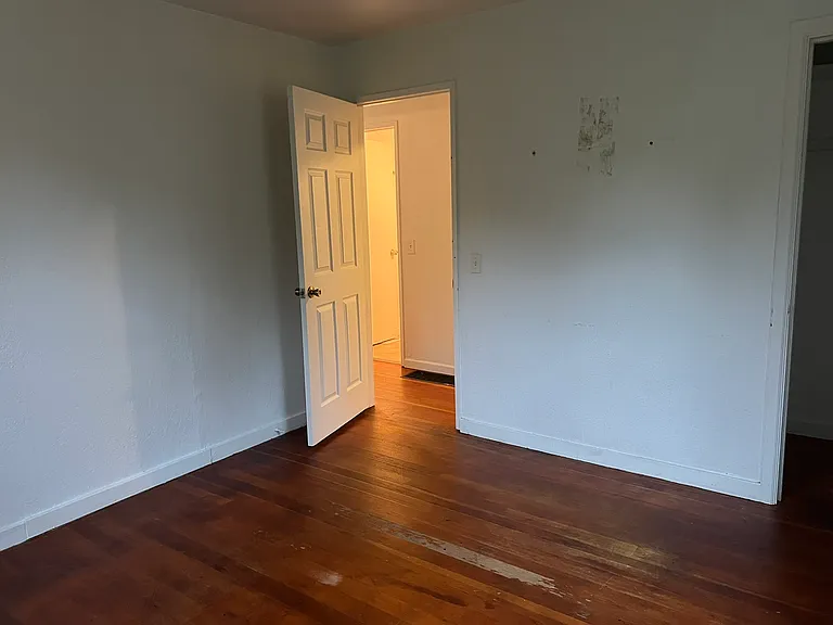 1329 Sherman Ave — Photo 9