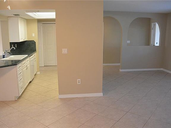 5th image of 933 Tropical Ave