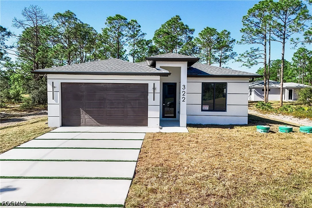 3 bed, 2.0 bath, 1325 sqft, $2,000 — Photo 1