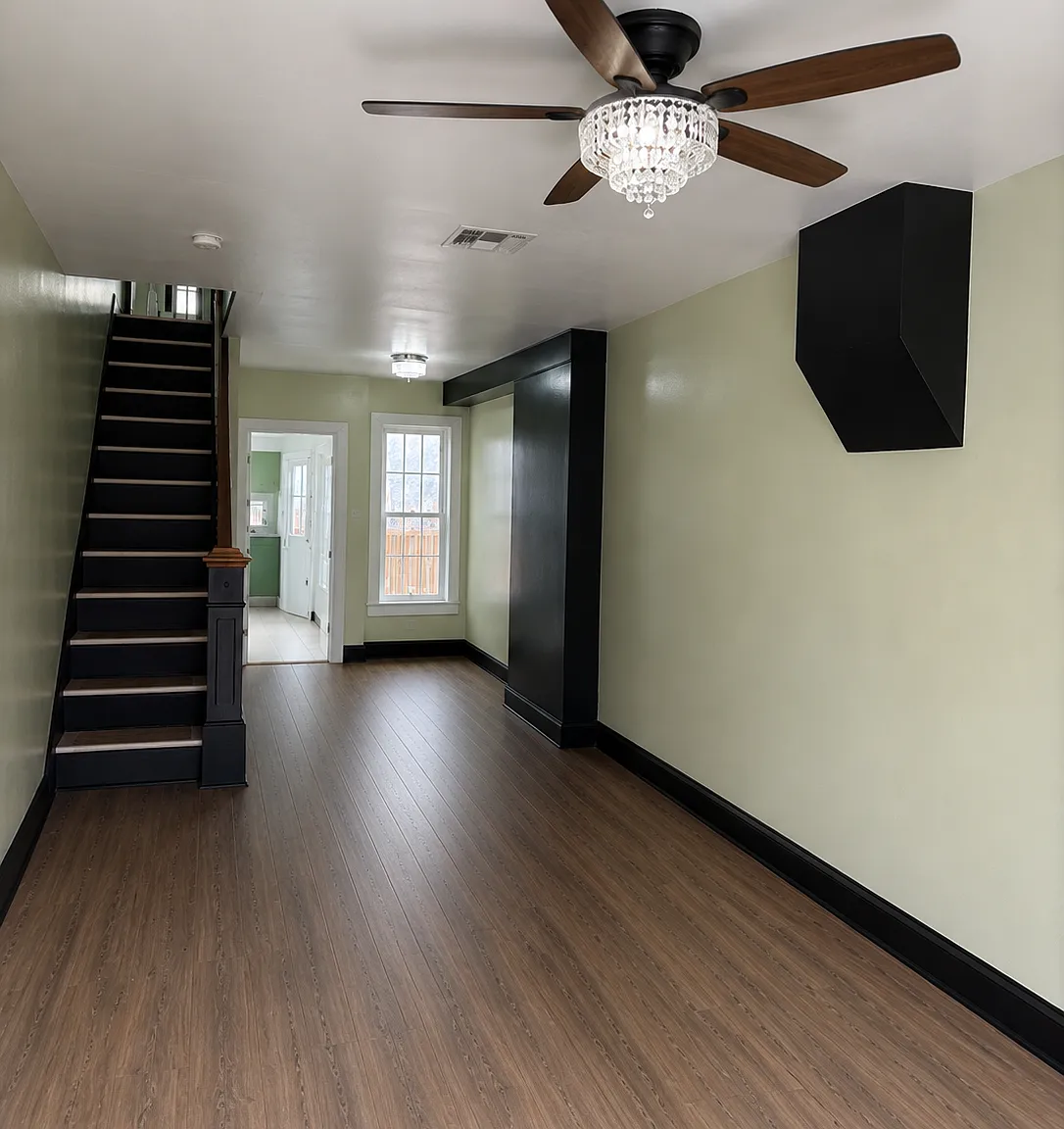 4 bed, 1.5 bath, 1296 sqft, $2,000 — Photo 2