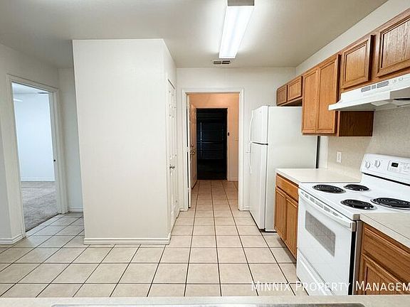 4th image of 904 N Belmont Ave Unit B