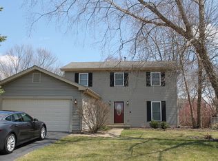 920 Fox Run Ln, Algonquin, IL 60102