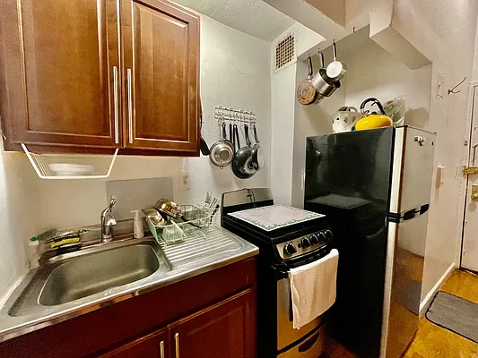 Rented by R New York | media 43