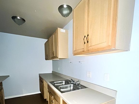 5th image of 1003 W Noble St