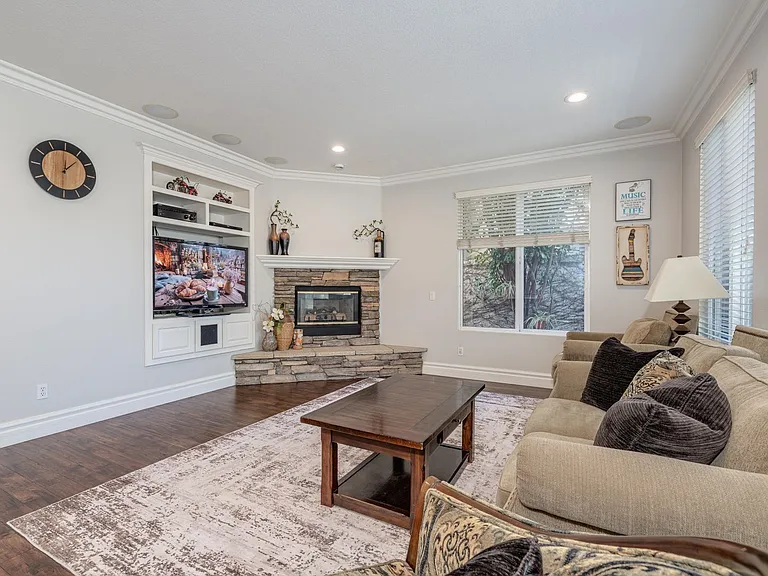 18571 Amalia Ln — Photo 12