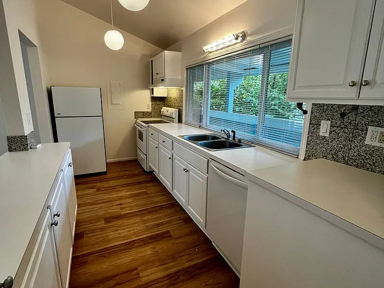 650 Ericksen Avenue NE — Photo 2