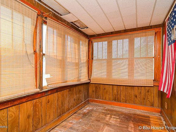 2nd image of 675 Garfield Ave NW