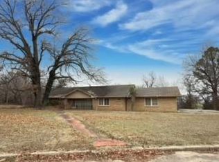 925 Sunset Dr, Wewoka, OK 74884
