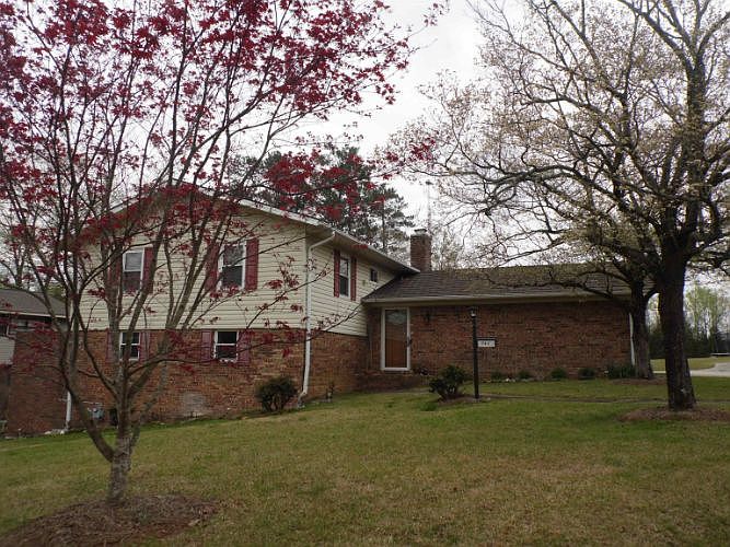1st image of 742 Scenic Dr NE