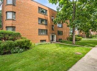 2301 Central St APT 1E, Evanston, IL 60201
