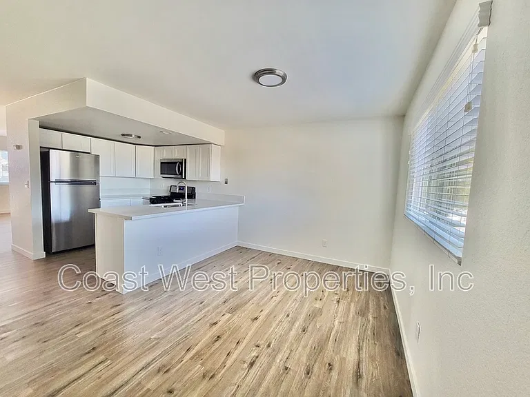 1178 Cypress Ave — Photo 6