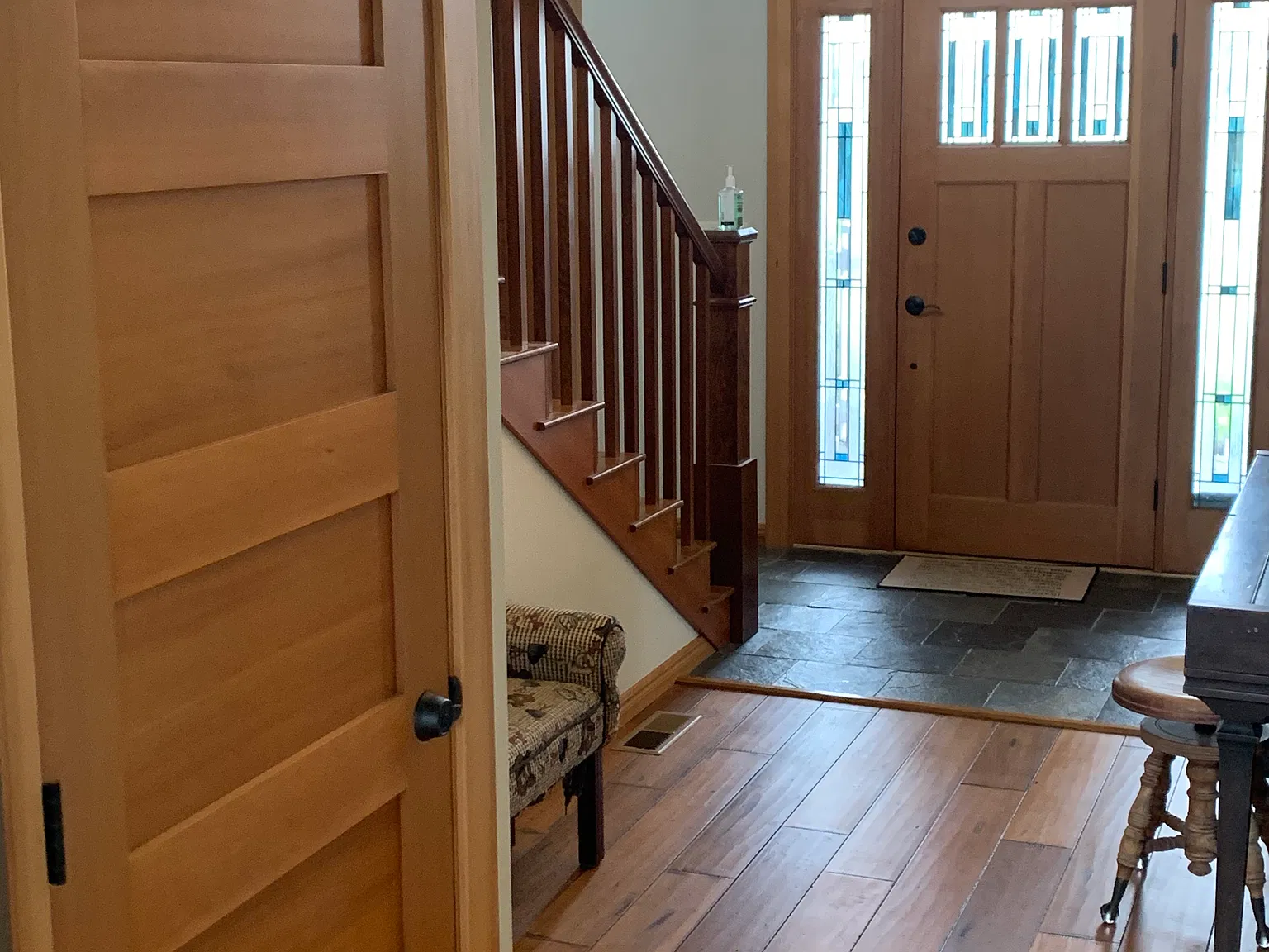 4 bed, 2.5 bath, 3832 sqft, $3,500 — Photo 2
