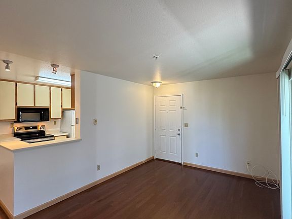 4th image of 375 Lighthouse Dr