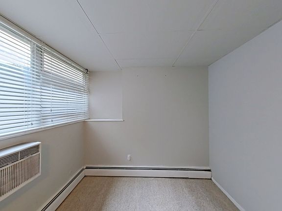 5th image of 1030 E Lancaster Ave APT L4