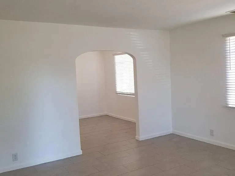 2132 E Mulberry Dr — Photo 12