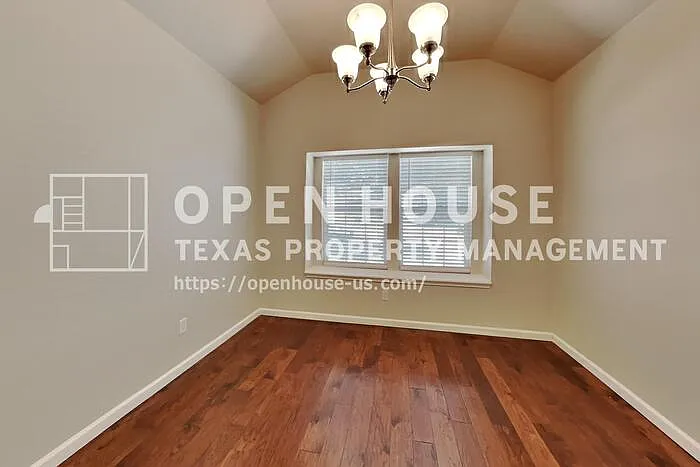 621 Soledad St — Photo 7