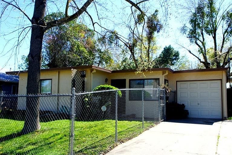1st image of 206 Christine Dr