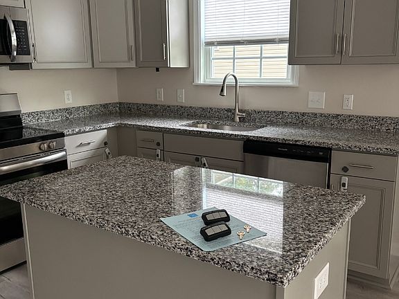 4th image of 2433 Harrison Dr