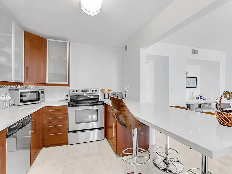 100 Bayview Dr #2007 — Photo 8