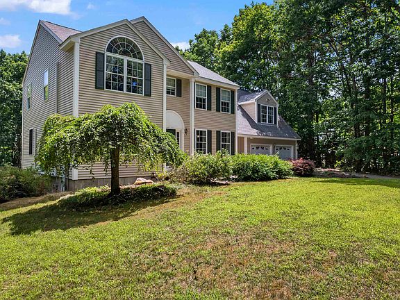 3rd image of 13 Brookwood Drive