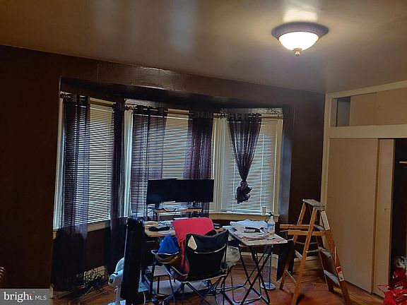 2nd image of 917 W Duncannon Ave