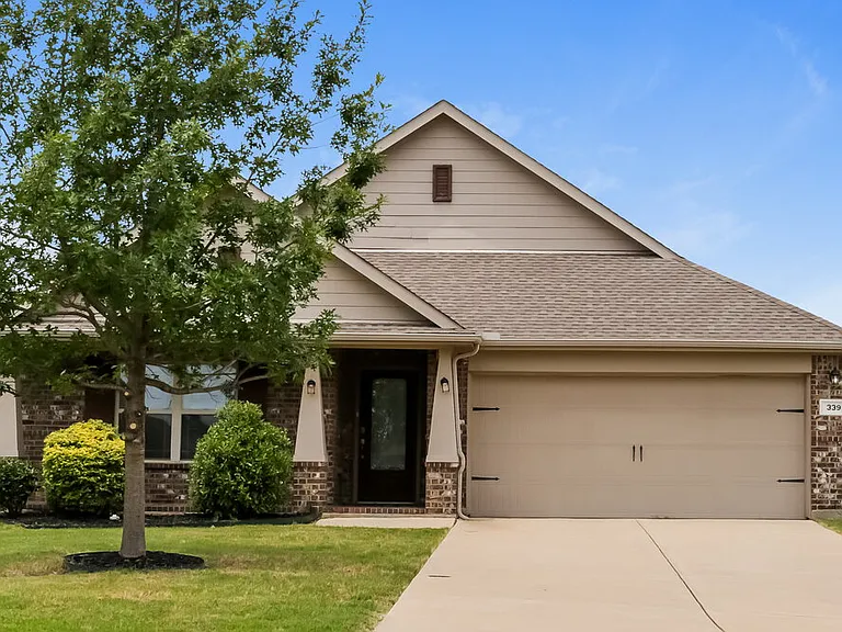 339 Chamberlain Dr — Photo 1