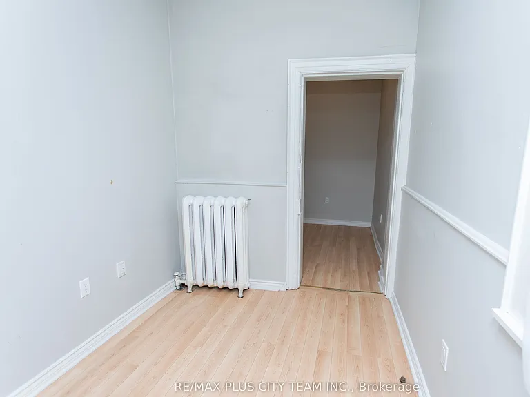 682 Bathurst St #2 — Photo 16