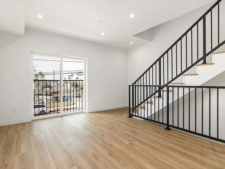 5351 Virginia Ave — Photo 3
