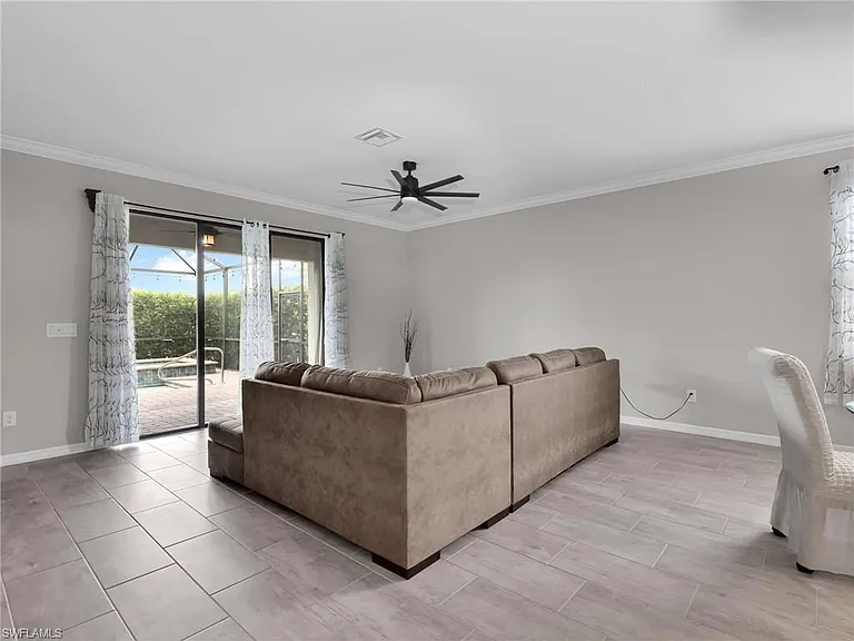 19527 Utopia Ln — Photo 13