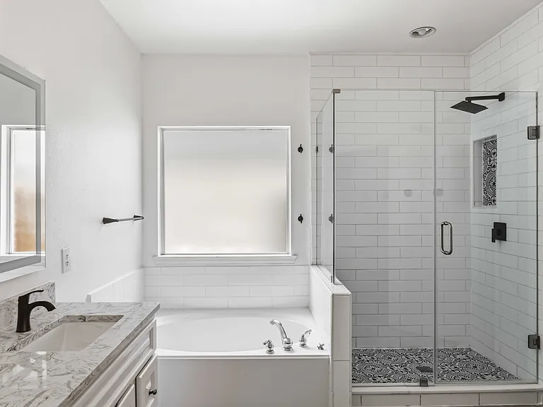 5918 Lafayette Dr — Photo 4