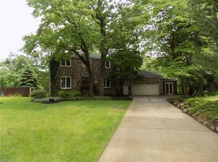 109 Northwood Hollow Ct, Amherst, OH 44001