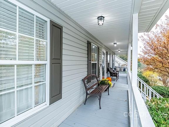 5th image of 1642 Amanda Ln