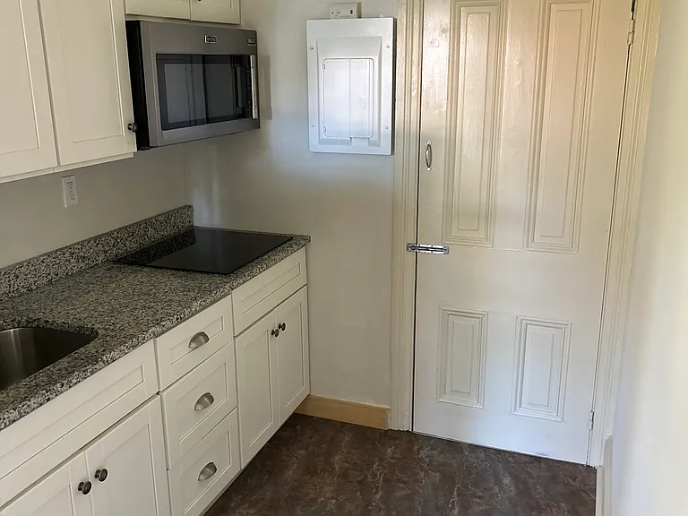 401 S Church St #5 — Photo 3