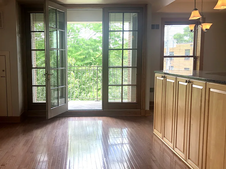 Dining/Balcony