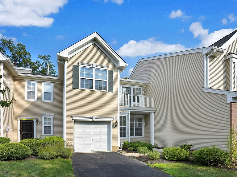 26 Normandy Dr — Photo 3