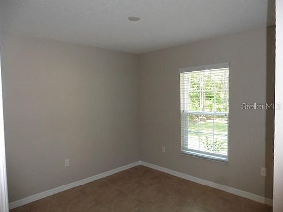 5th image of 18 Regent Ln Unit A