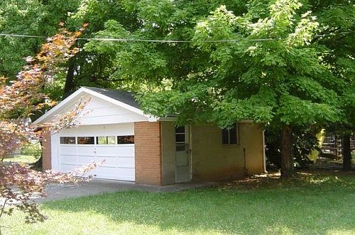 2nd image of 3010 Leman Dr