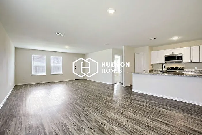 4 bed, 2.0 bath, 1788 sqft, $1,725 — Photo 2