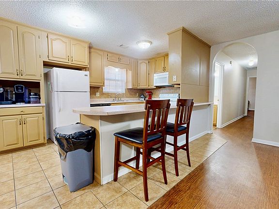 3rd image of 131 Fawn Ln