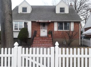 2 Stewart Pl, Valley Stream, NY 11581