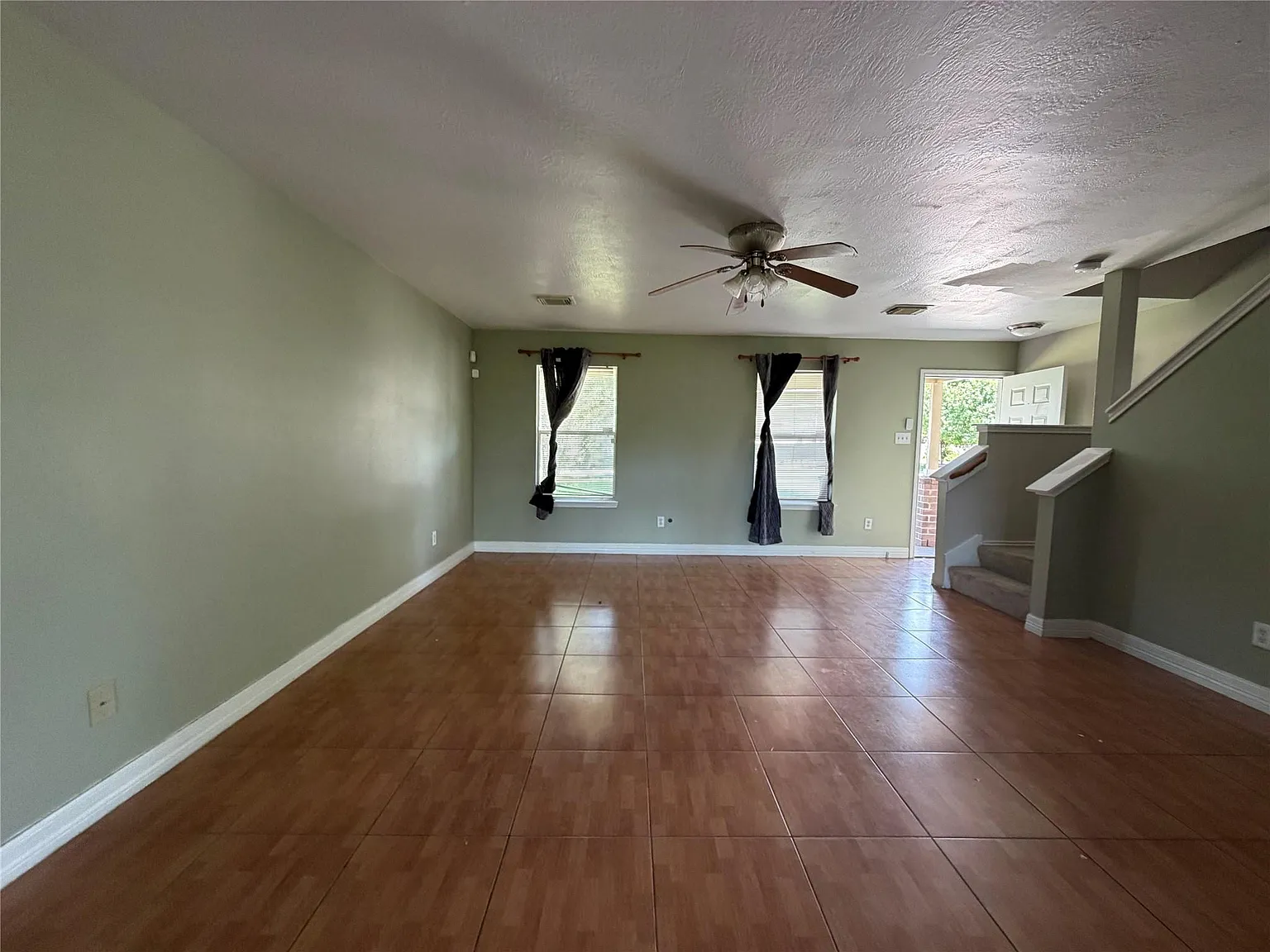 4 bed, 2.5 bath, 2180 sqft, $1,895 — Photo 3