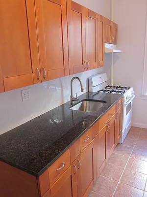 Rented by Realty 2000 Corp | media 8