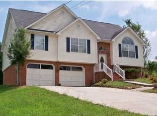 720 Debbie Ln, Ringgold, GA 30736