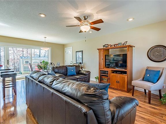 2nd image of 2 Hadleigh Ln