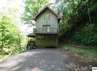 1050 Deep Hollow Rd, Gatlinburg, TN 37738