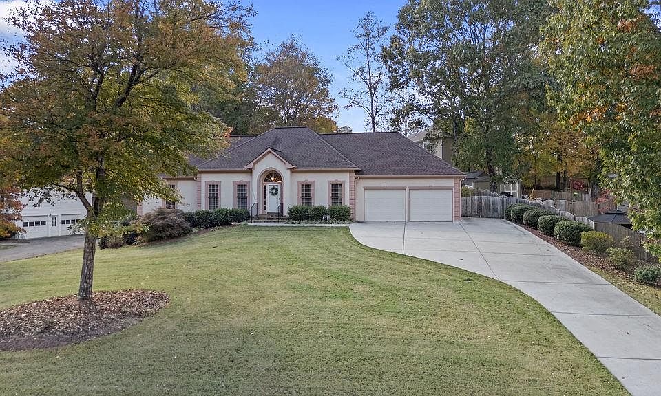 1st image of 427 Picketts Lake Dr