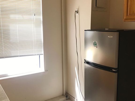 2nd image of 2541 21st St #2R