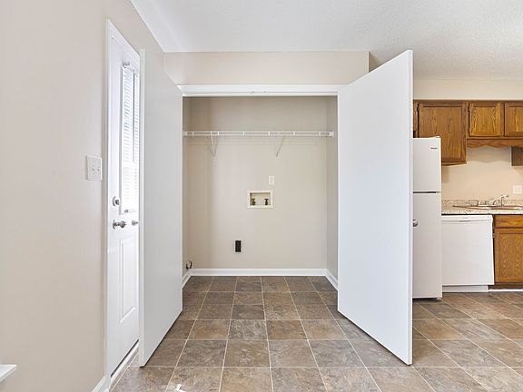 5th image of 1650 Baltimore Dr APT 1